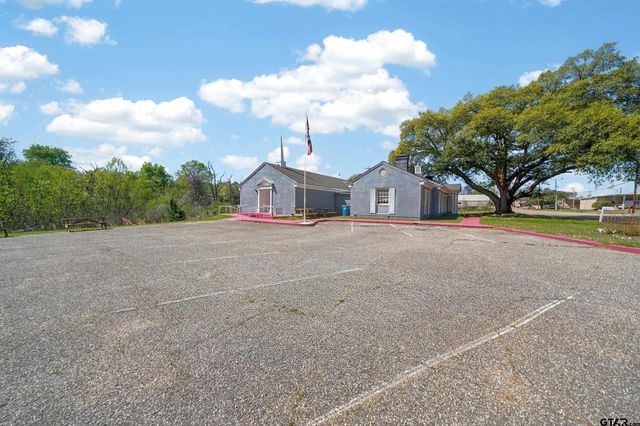 302 E South, Overton, TX 75684