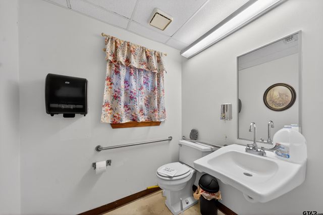 302 E South, Overton, TX 75684