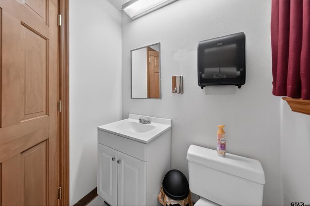 302 E South, Overton, TX 75684