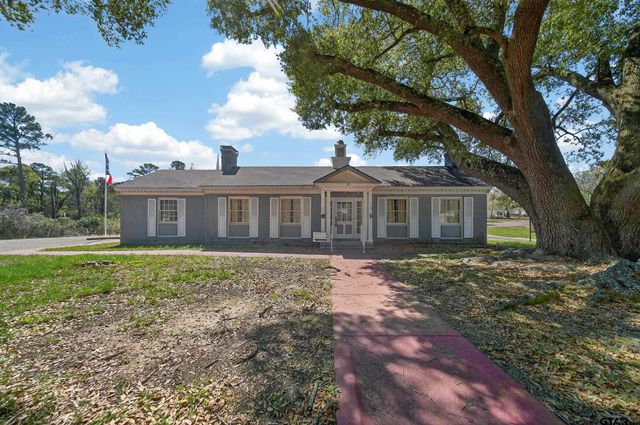 302 E South, Overton, TX 75684