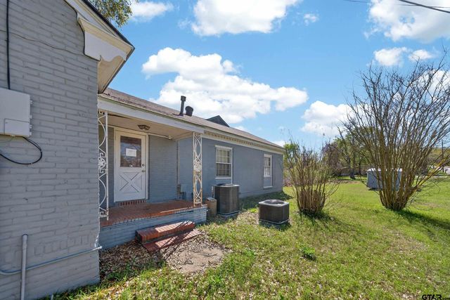 302 E South, Overton, TX 75684