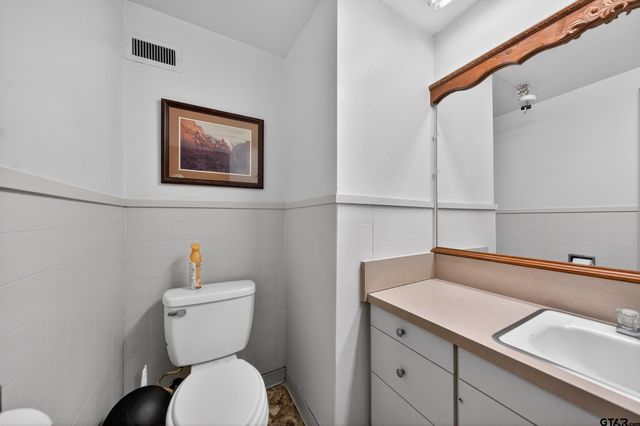 302 E South, Overton, TX 75684