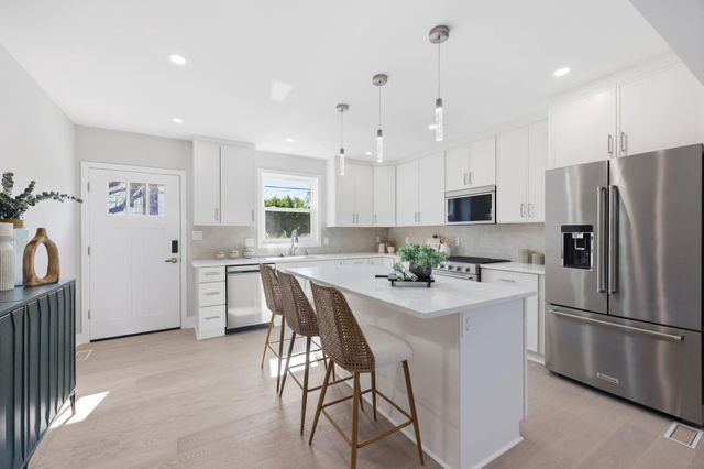 6023 WILLIAMSBURG RD, Alexandria, VA 22303