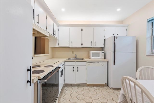 3150 Holiday Springs Boulevard 308, Margate, FL 33063