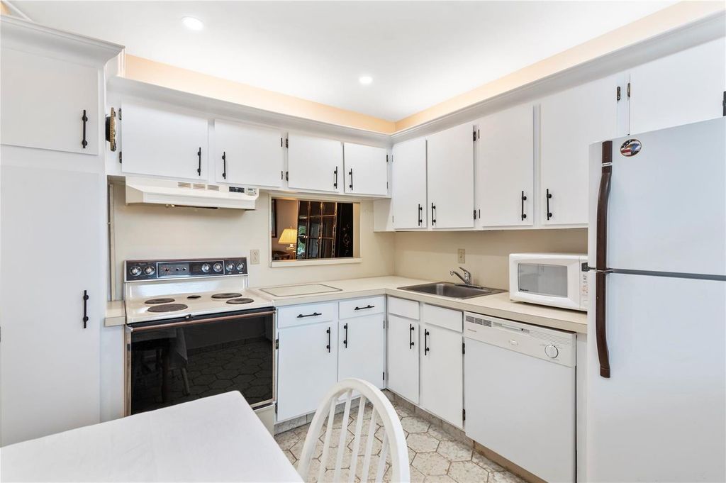 3150 Holiday Springs Boulevard 308, Margate, FL 33063