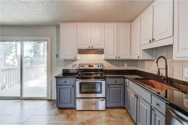 321 Amberwood Drive, Lawrenceville, GA 30044