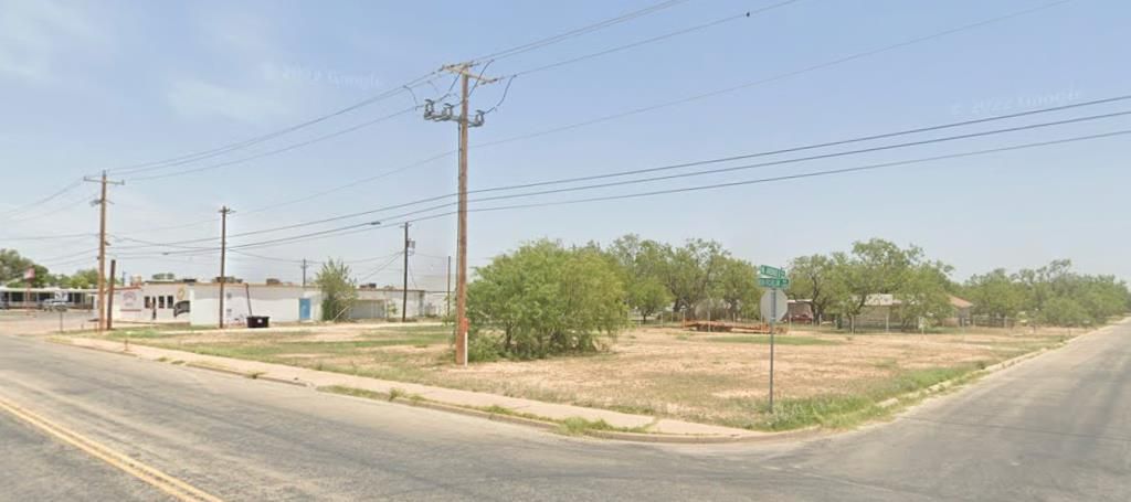 Image 1 of property listing at 320 W Avenue O # 14, San Angelo, TX 76903