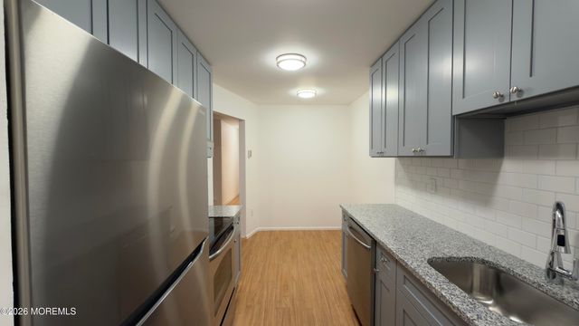 160 Cross Slope Court J, Manalapan, NJ 07726