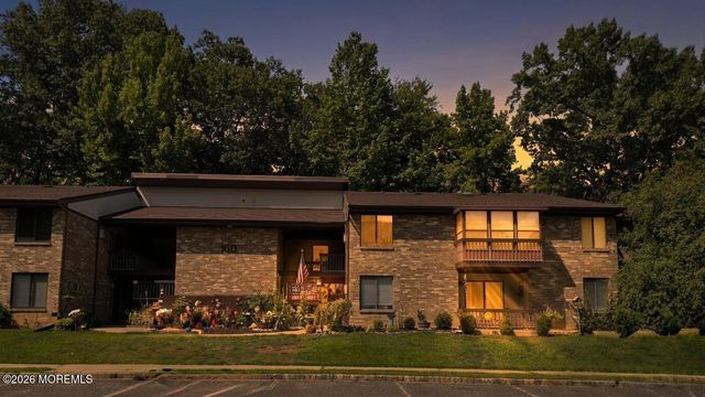 160 Cross Slope Court J, Manalapan, NJ 07726