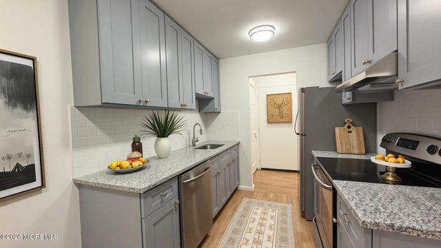 160 Cross Slope Court J, Manalapan, NJ 07726