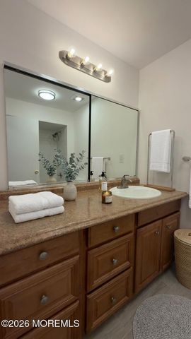 160 Cross Slope Court J, Manalapan, NJ 07726