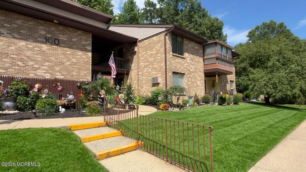 160 Cross Slope Court J, Manalapan, NJ 07726