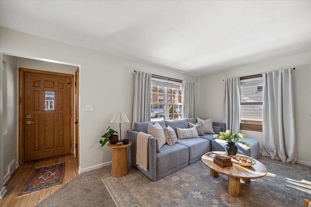 338 E Norwich STREET, Milwaukee, WI 53207