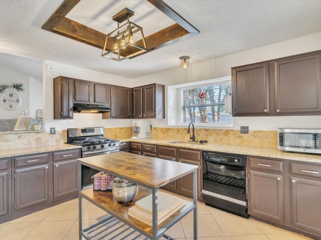 6648 Hightower Drive, Watauga, TX 76148