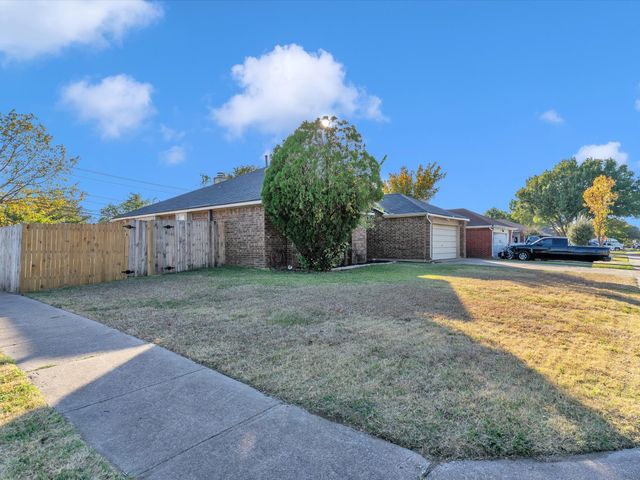 6648 Hightower Drive, Watauga, TX 76148