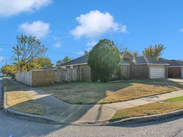 6648 Hightower Drive, Watauga, TX 76148