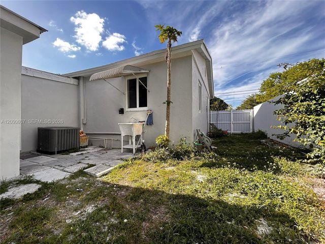 1354 NW 69th St 0, Miami, FL 33147