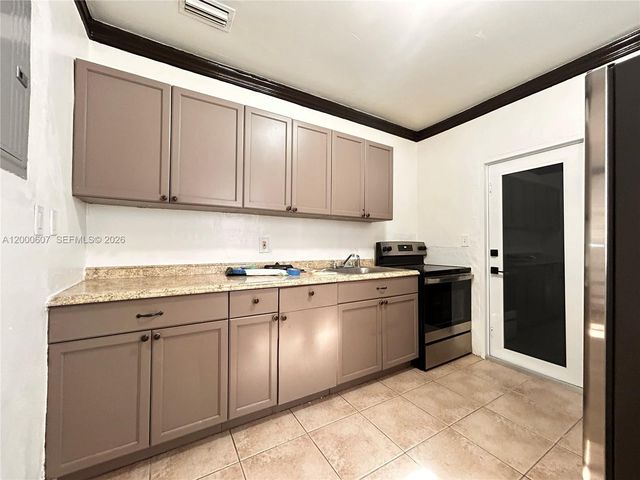 1354 NW 69th St 0, Miami, FL 33147