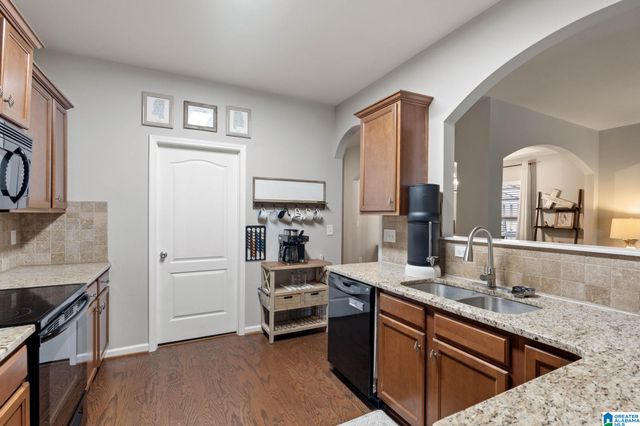 6766 SOUTHERN TRACE CIRCLE, Leeds, AL 35094