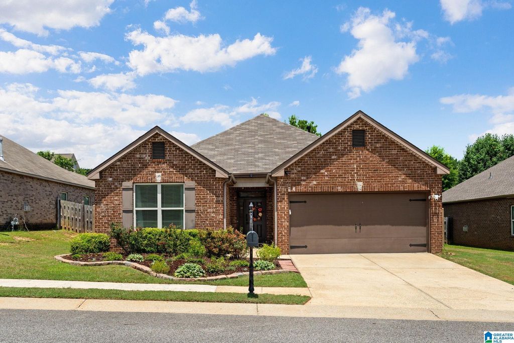 6766 SOUTHERN TRACE CIRCLE, Leeds, AL 35094