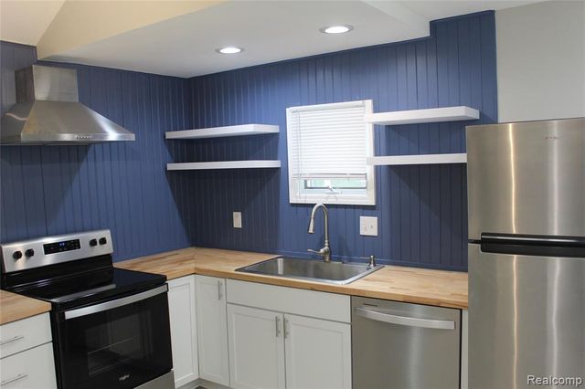 1552 Brys Drive, Grosse Pointe, MI 48236
