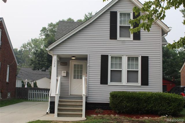 1552 Brys Drive, Grosse Pointe, MI 48236