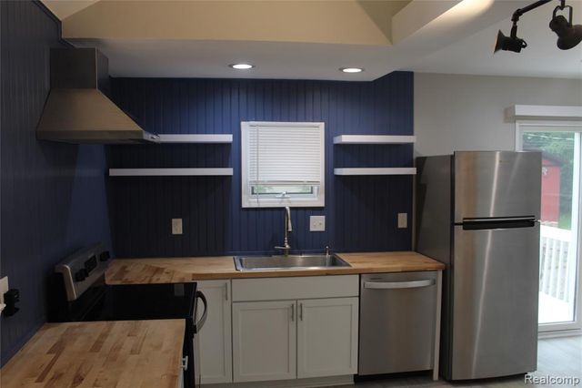 1552 Brys Drive, Grosse Pointe, MI 48236