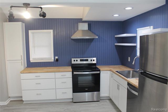 1552 Brys Drive, Grosse Pointe, MI 48236