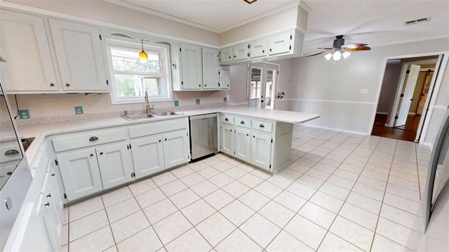 2730 Scarlett Drive, Lake Charles, LA 70611