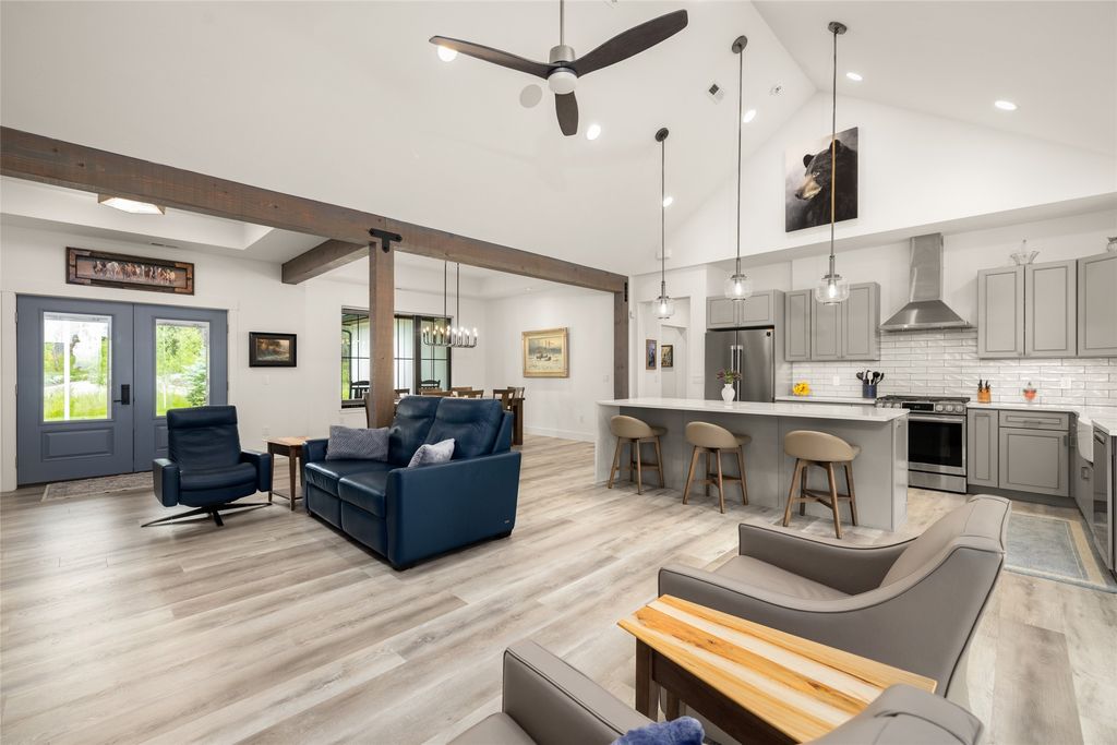 Image 8 of property listing at 258 Soaring Eagle Drive, Whitefish, MT 59937