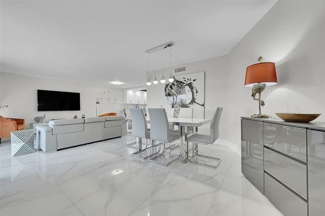 3980 Oaks Clubhouse Dr 505, Pompano Beach, FL 33069