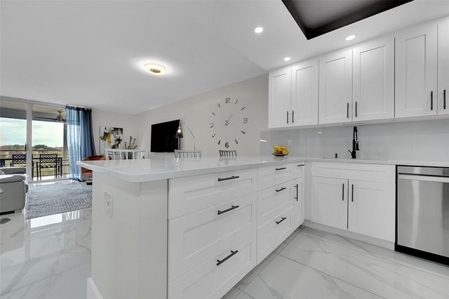 3980 Oaks Clubhouse Dr 505, Pompano Beach, FL 33069