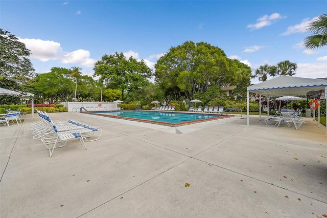 3980 Oaks Clubhouse Dr 505, Pompano Beach, FL 33069