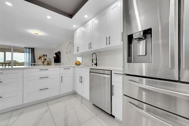 3980 Oaks Clubhouse Dr 505, Pompano Beach, FL 33069