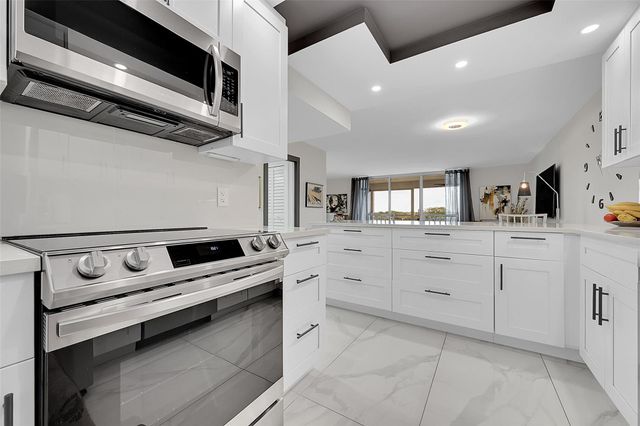 3980 Oaks Clubhouse Dr 505, Pompano Beach, FL 33069