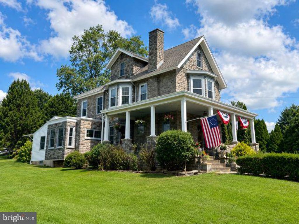 4021 CENTER AVE, LAFAYETTE HILL, PA 19444 — exterior