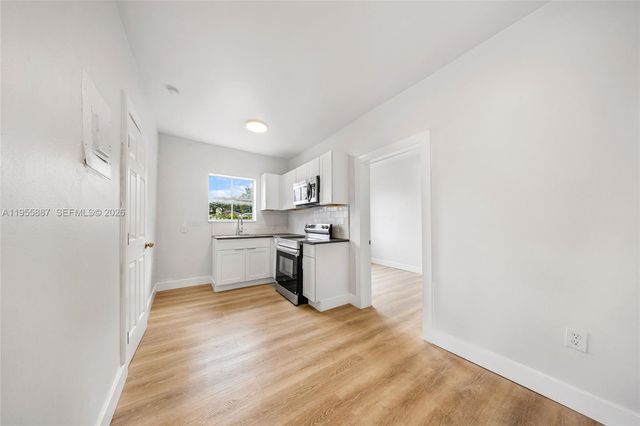 1648 NW 33rd St, Miami, FL 33142