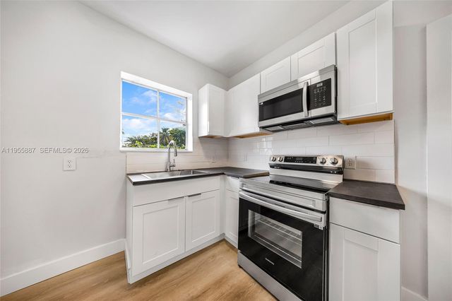 1648 NW 33rd St, Miami, FL 33142