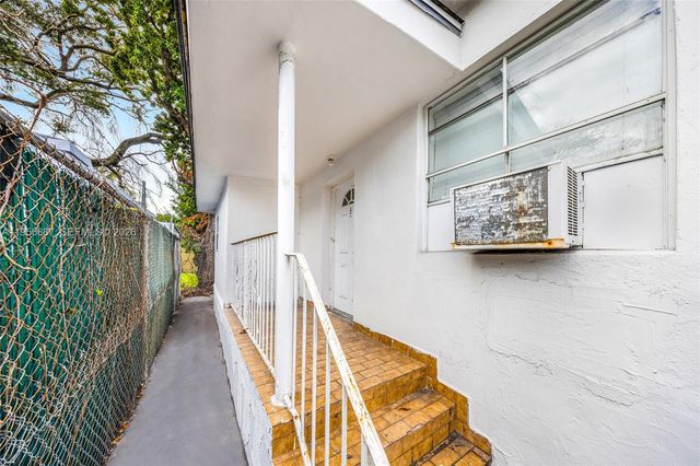 1648 NW 33rd St, Miami, FL 33142