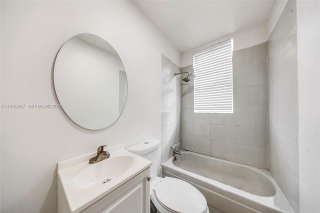 1648 NW 33rd St, Miami, FL 33142