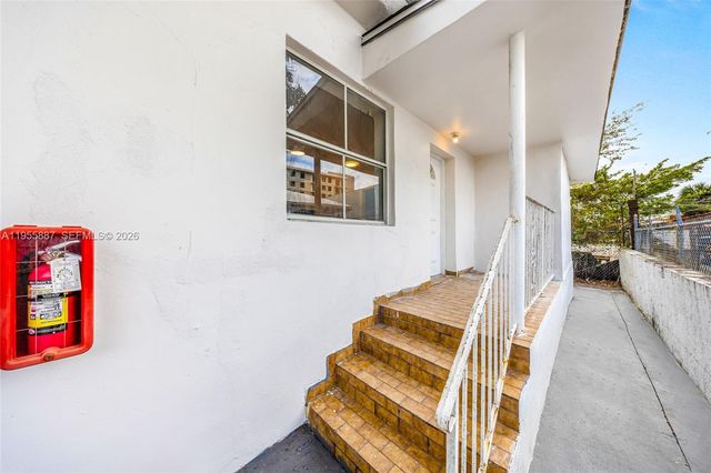 1648 NW 33rd St, Miami, FL 33142