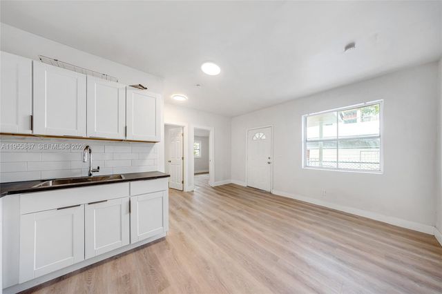 1648 NW 33rd St, Miami, FL 33142