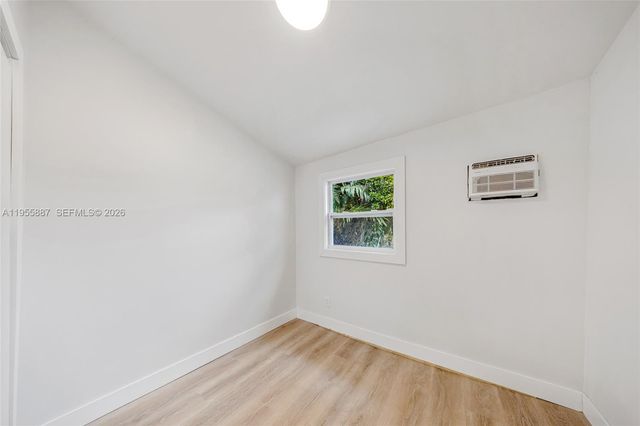 1648 NW 33rd St, Miami, FL 33142