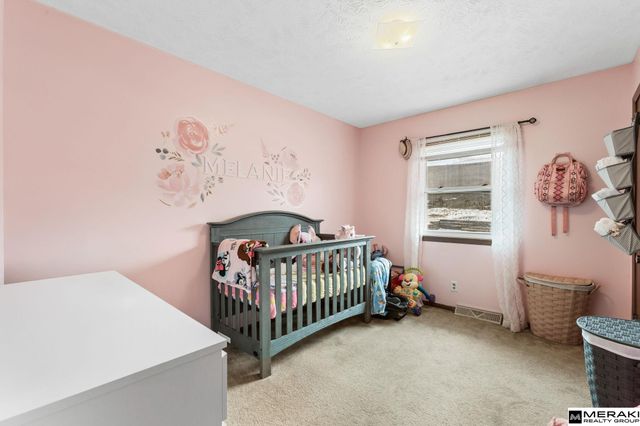 8205 Walnut Lane, Omaha, NE 68127