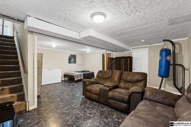 8205 Walnut Lane, Omaha, NE 68127