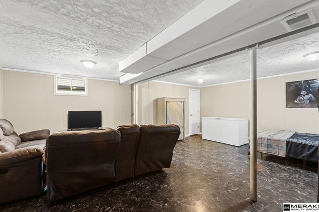 8205 Walnut Lane, Omaha, NE 68127