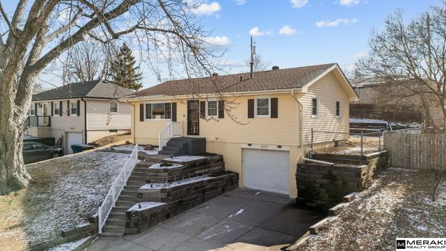 8205 Walnut Lane, Omaha, NE 68127