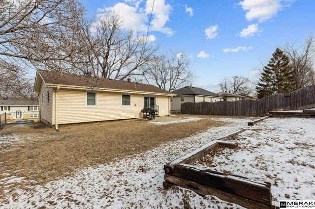 8205 Walnut Lane, Omaha, NE 68127