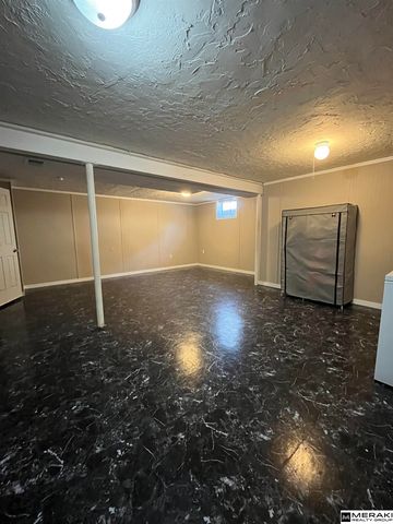 8205 Walnut Lane, Omaha, NE 68127