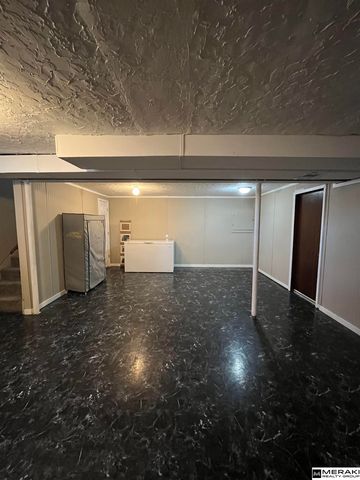 8205 Walnut Lane, Omaha, NE 68127